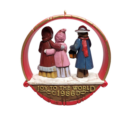 1986 Joyful Carolers Hallmark Ornament (Joy to the World) QX5136