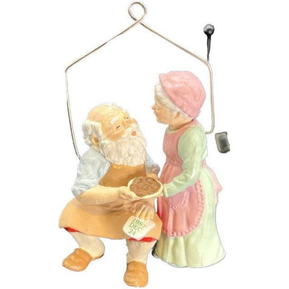 1987 Home Cooking Hallmark Ornament (Mr. and Mrs. Claus) QX4837