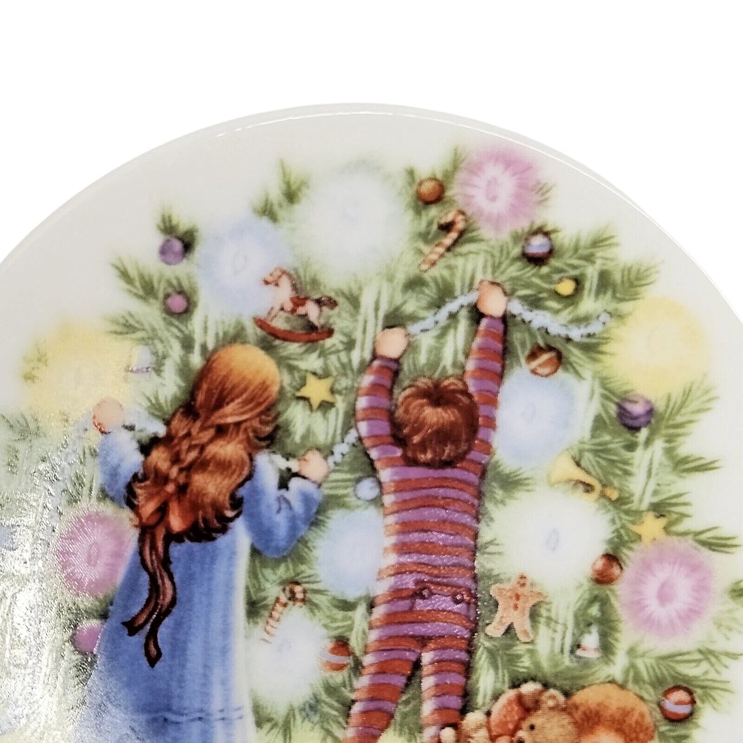 1987 Light Shines at Christmas (Collector's Plate)