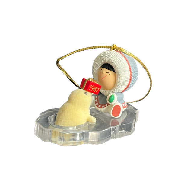 1987 Seal with Gift Hallmark Ornament (Frosty Friends) QX4409