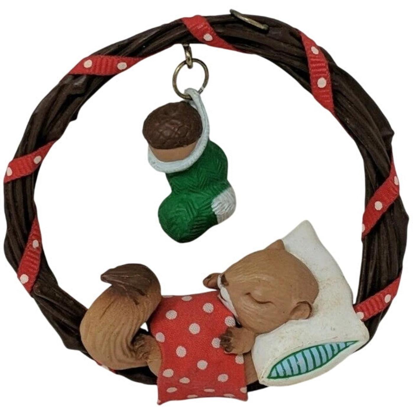 1987 Treetop Dreams Hallmark Ornament (Animal) QX4597