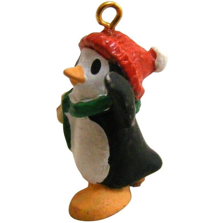 1988 Gift Hallmark Ornament (Penguin Pal) QXM5631
