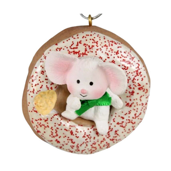 1988 Midnight Snack Hallmark Ornament (Mouse) QX4104