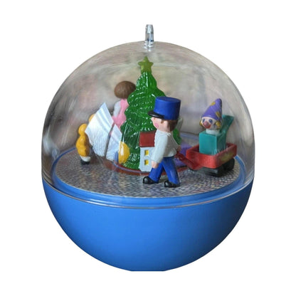 1988 Parade of the Toys Hallmark Ornament (Magic Globe) QLX7194 Image3