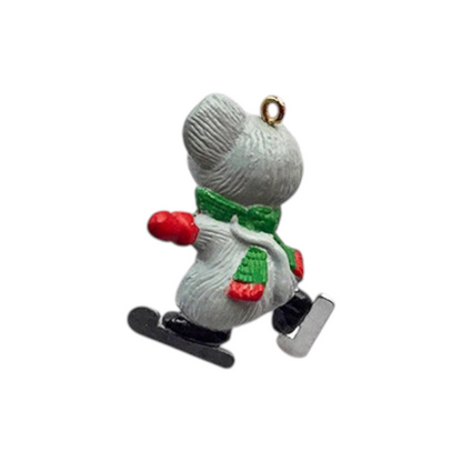 1989 Cozy Skater Hallmark Ornament (Mouse) QXM5735