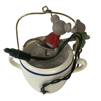 1989 Loving Spoonful Hallmark Ornament (Mouse) QLX7262