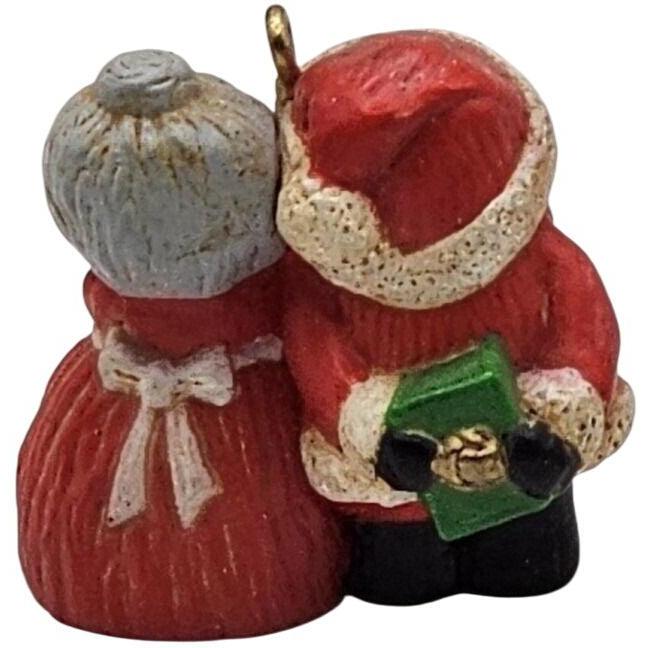 1989 Santa with Package Behind Back Hallmark Ornament (The Kringles) QXM5625