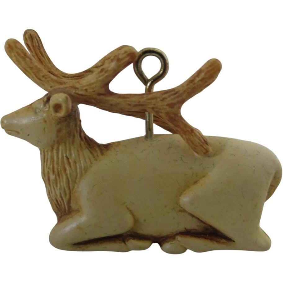 1989 Scrimshaw Reindeer Hallmark Ornament (Reindeer) QXM5685