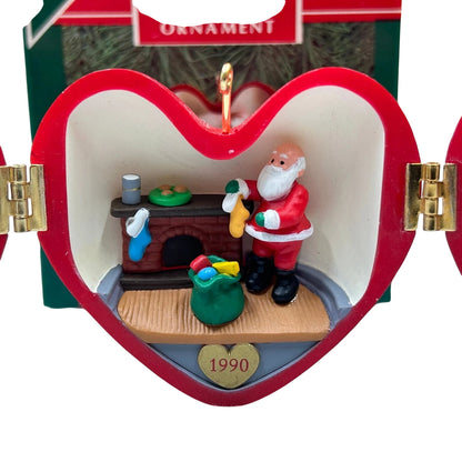 1990 Santa Filling the Stockings Hallmark Ornament (Heart of Christmas) QX4726
