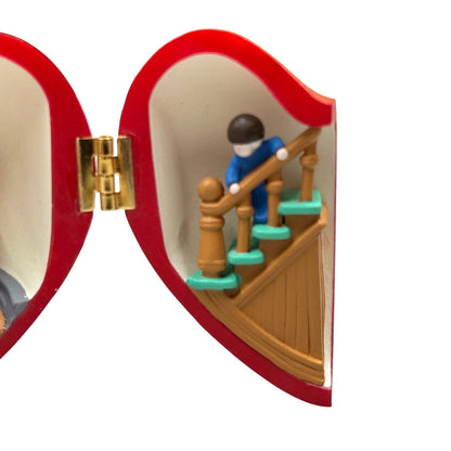 1990 Santa Filling the Stockings Hallmark Ornament (Heart of Christmas) QX4726