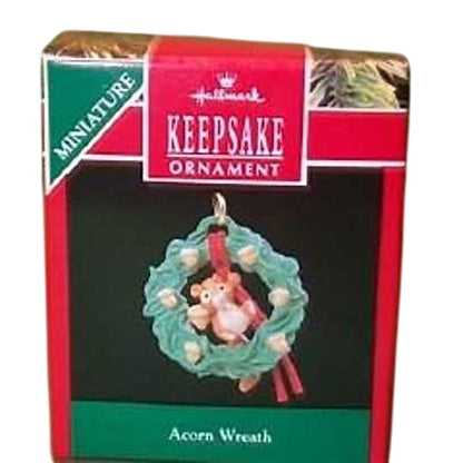1990 Acorn Wreath Hallmark Ornament (Chipmunk & Squirrel) QXM5686