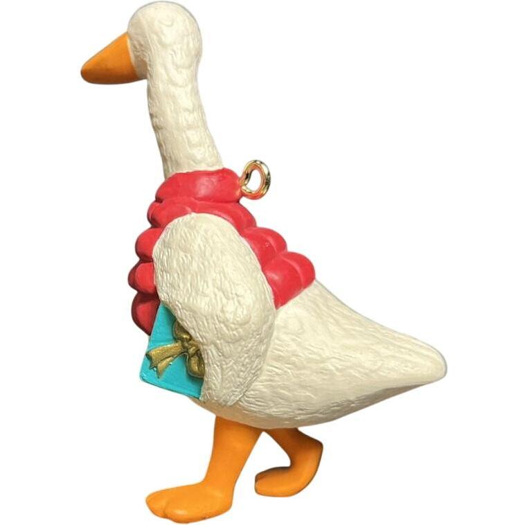 1990 Cozy Goose Hallmark Ornament (Animal) QX4966