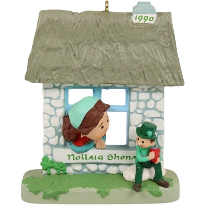 1990 Nollaig Shona Hallmark Ornament (Windows of the World) QX4636