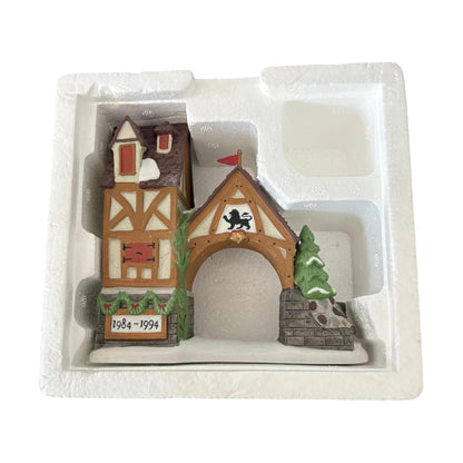 1990 Postern - Dickens' Village Series Department 56 9871-0 Image6