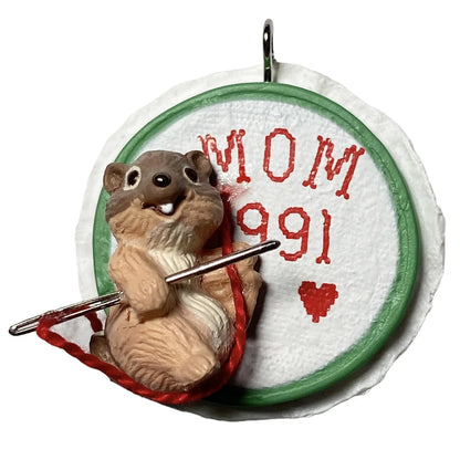 1991 Mom Hallmark Ornament (Chipmunk & Squirrel) QXM5699