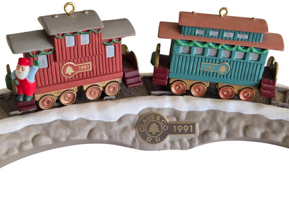 1991 Train Trestle Display Stand Hallmark Ornament (Claus & Co. R.R.) XPR9734