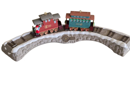 1991 Train Trestle Display Stand Hallmark Ornament (Claus & Co. R.R.) XPR9734