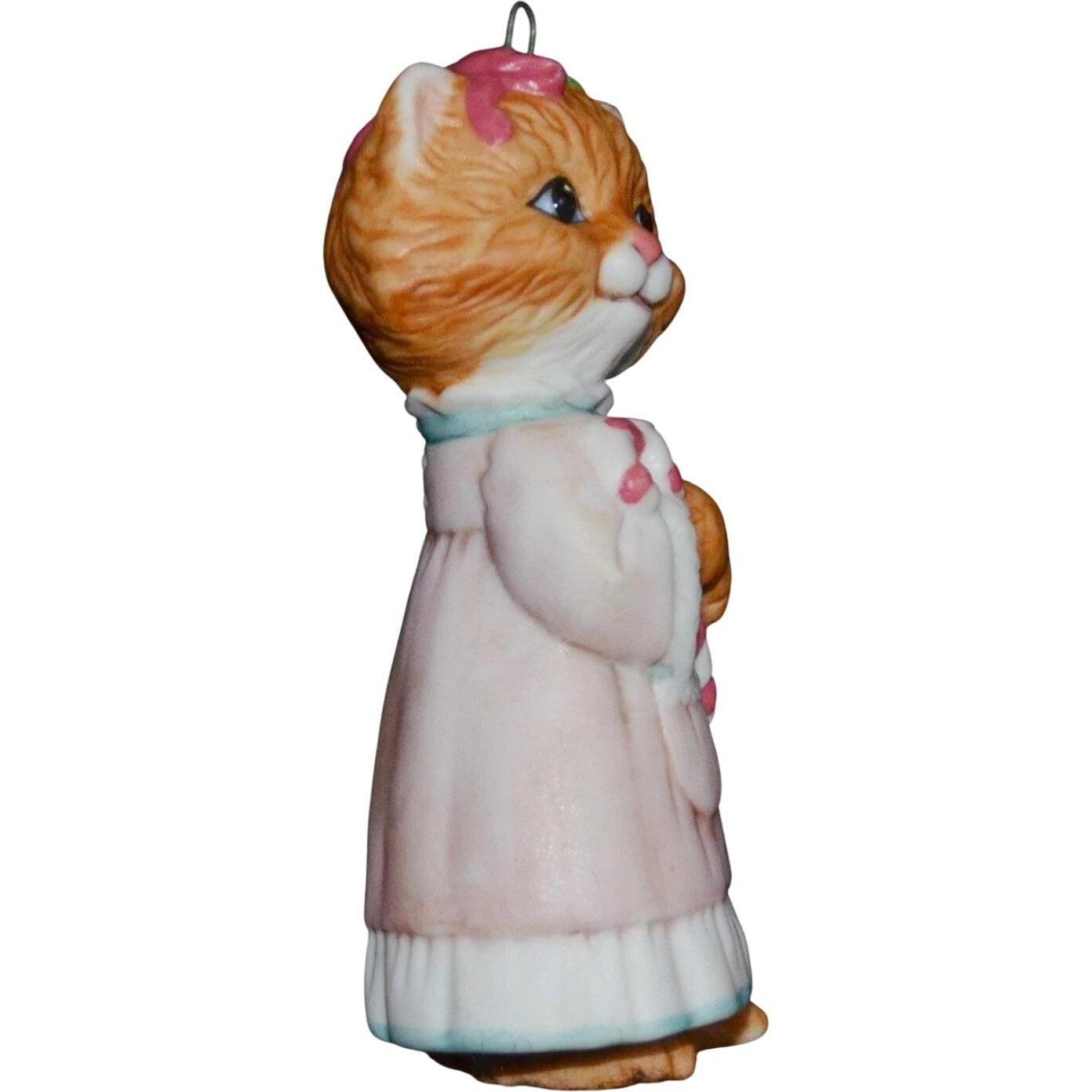 1991 Kitten in Nightgown Hallmark Ornament (Christmas Kitty) QX4377