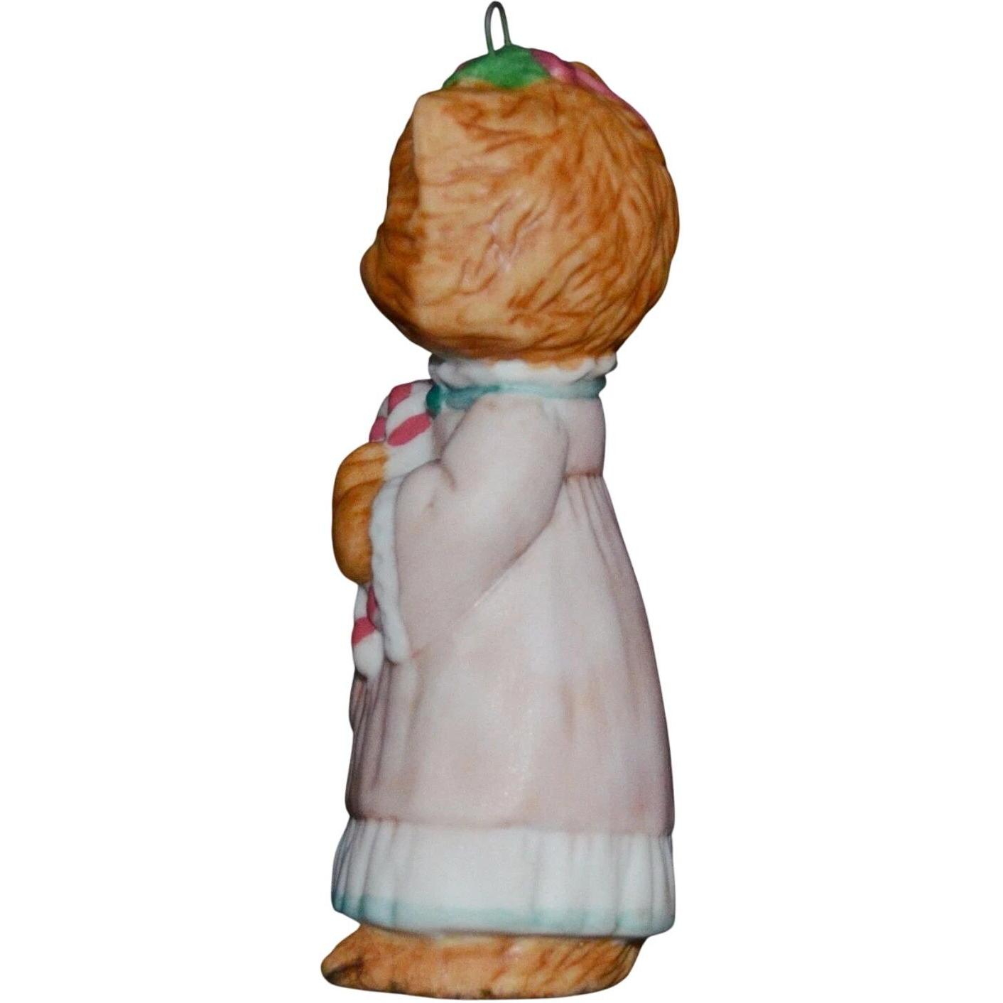 1991 Kitten in Nightgown Hallmark Ornament (Christmas Kitty) QX4377