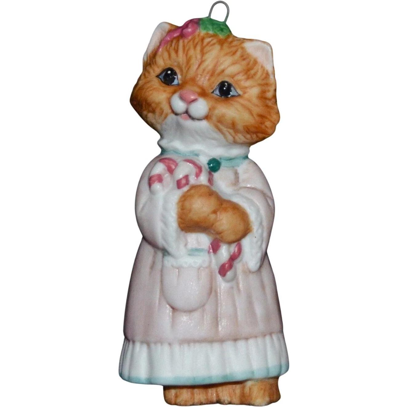 1991 Kitten in Nightgown Hallmark Ornament (Christmas Kitty) QX4377