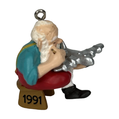 1991 Wee Toymaker Hallmark Ornament (Toymaker Santa) QXM5967 Image6