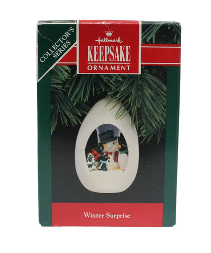 1992 Building a Snowman Hallmark Ornament (Winter Surprise) QX4271