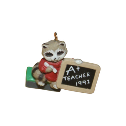 1992 A+ Teacher (Teacher) Hallmark Ornament QXM551-1 Image4
