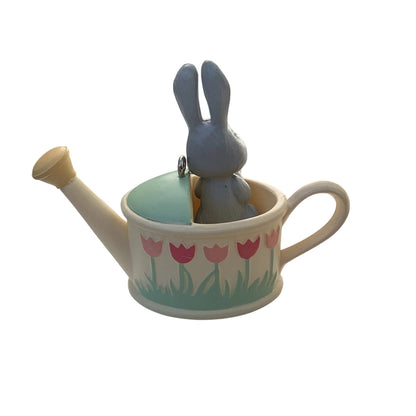 1992 Backyard Bunny Hallmark Ornament (Easter) QEO8405