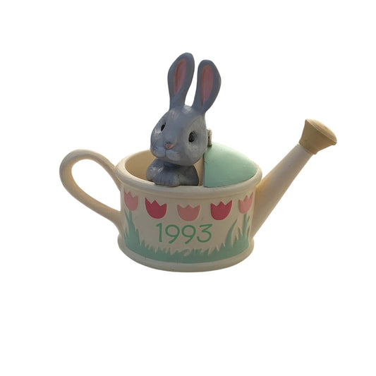 1992 Backyard Bunny Hallmark Ornament (Easter) QEO8405