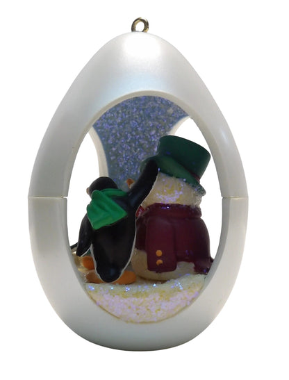 1992 Building a Snowman Hallmark Ornament (Winter Surprise) QX4271