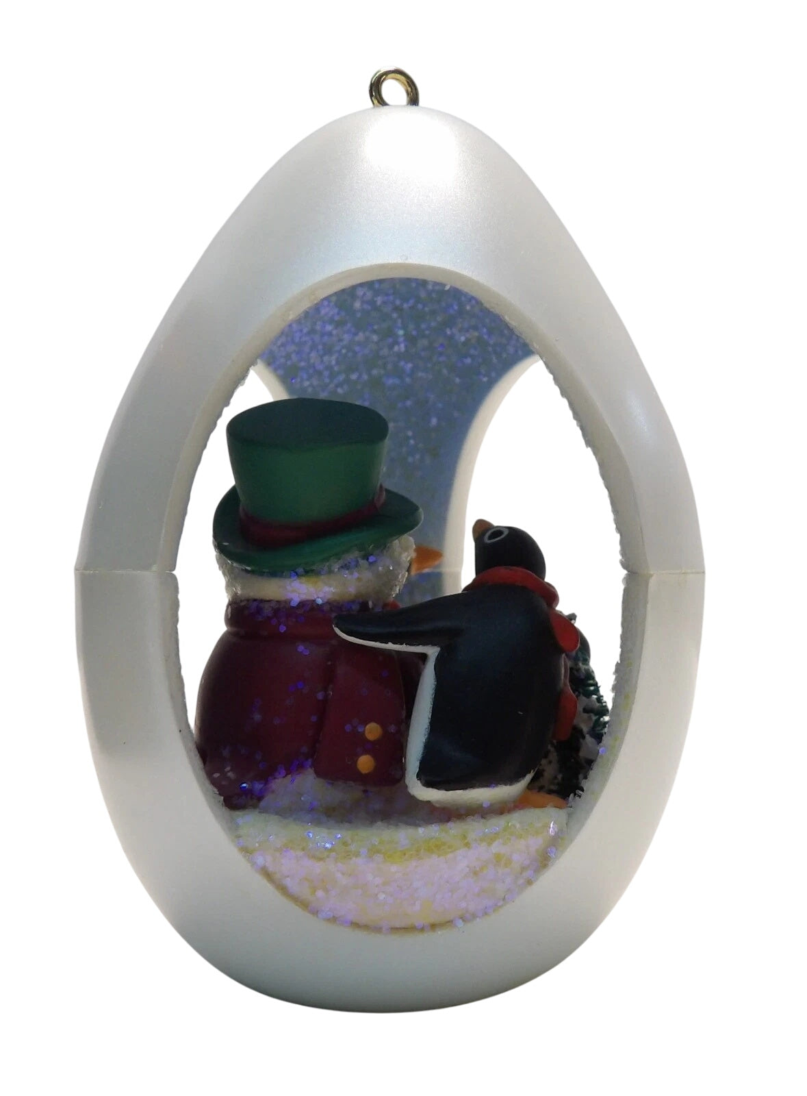 1992 Building a Snowman Hallmark Ornament (Winter Surprise) QX4271