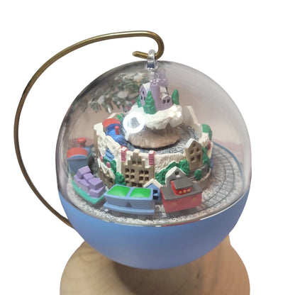 1992 Continental Express Hallmark Ornament (Magic Globe) QLX7264 Image1