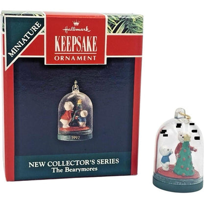 1992 Decorating the Tree Hallmark Ornament (The Bearymores) QXM5544