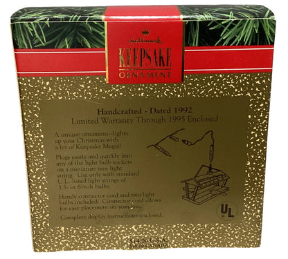 1992 Feathered Friends Hallmark Ornament (Bird) QLX7091