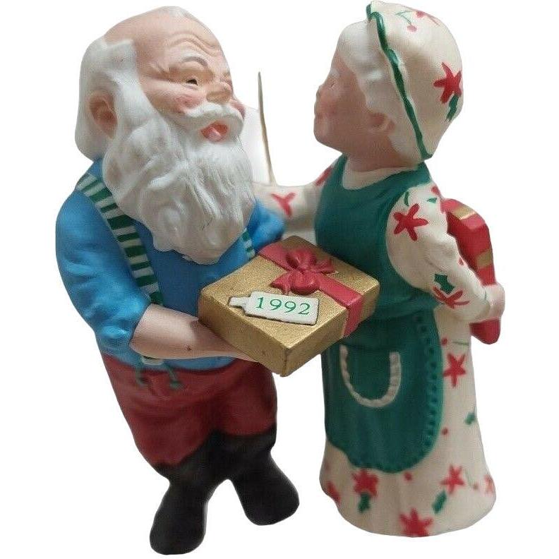 1992 Gift Exchange Hallmark Ornament (Mr. and Mrs. Claus) QX4294
