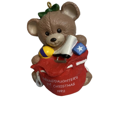 1992 GrandDaughter's First Christmas Hallmark Ornament (GrandDaughter) QX4634