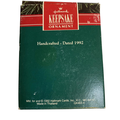 1992 GrandDaughter's First Christmas Hallmark Ornament (GrandDaughter) QX4634