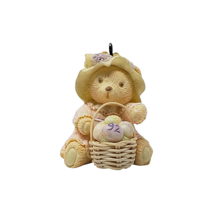 1992 Joy Bearer Hallmark Ornament (Easter Parade) QEO9334 Image1