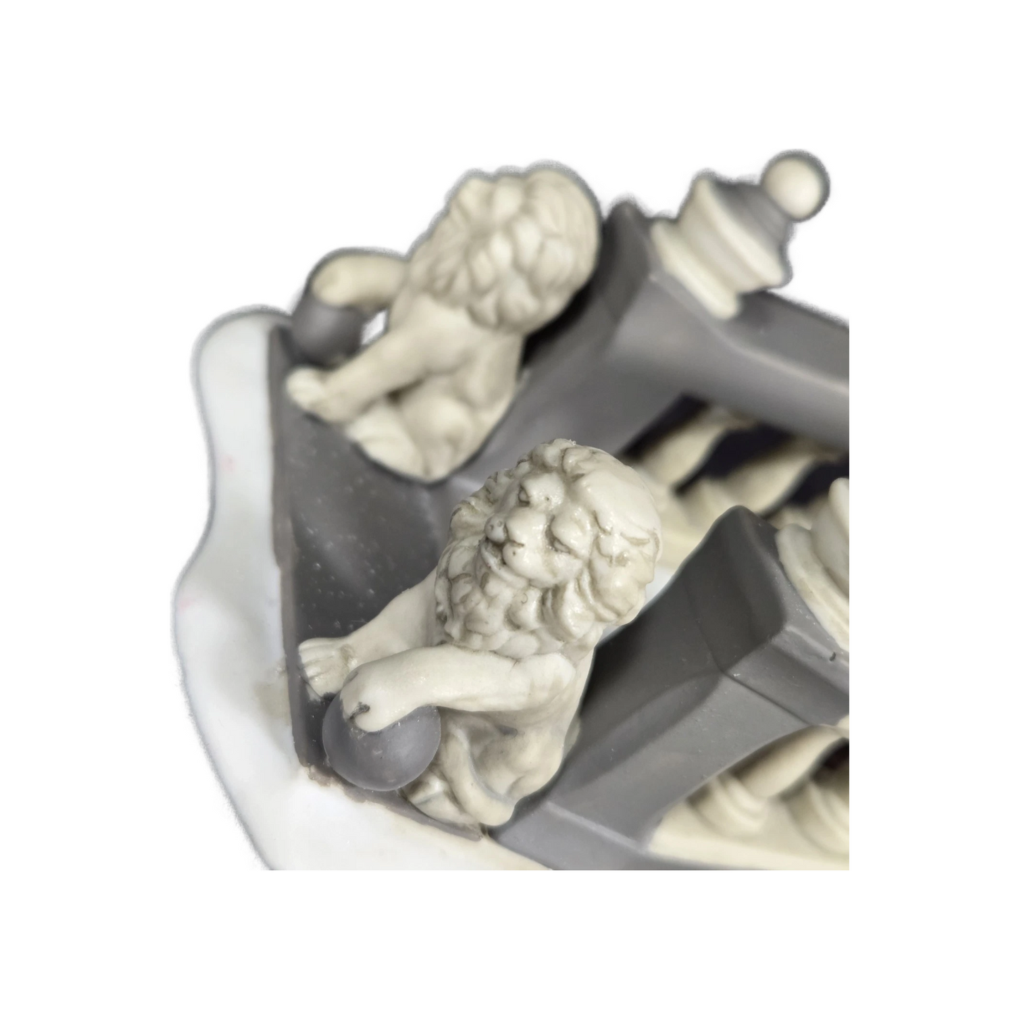 1992 Lionhead Bridge Dickens’ Village Series, item #56.58645 Department 56 1447944 Image6