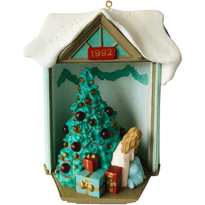 1992 Look! It's Santa Hallmark Ornament (Home) QLX7094