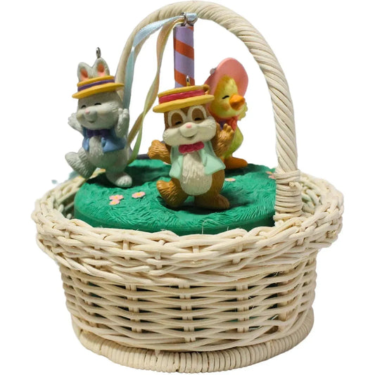 1992 Maypole Stroll Hallmark Ornament (Easter Parade) QEO8395