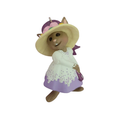 1992 Purple and White Dress Hallmark Ornament (Springtime Bonnets) QEO8322 Image4