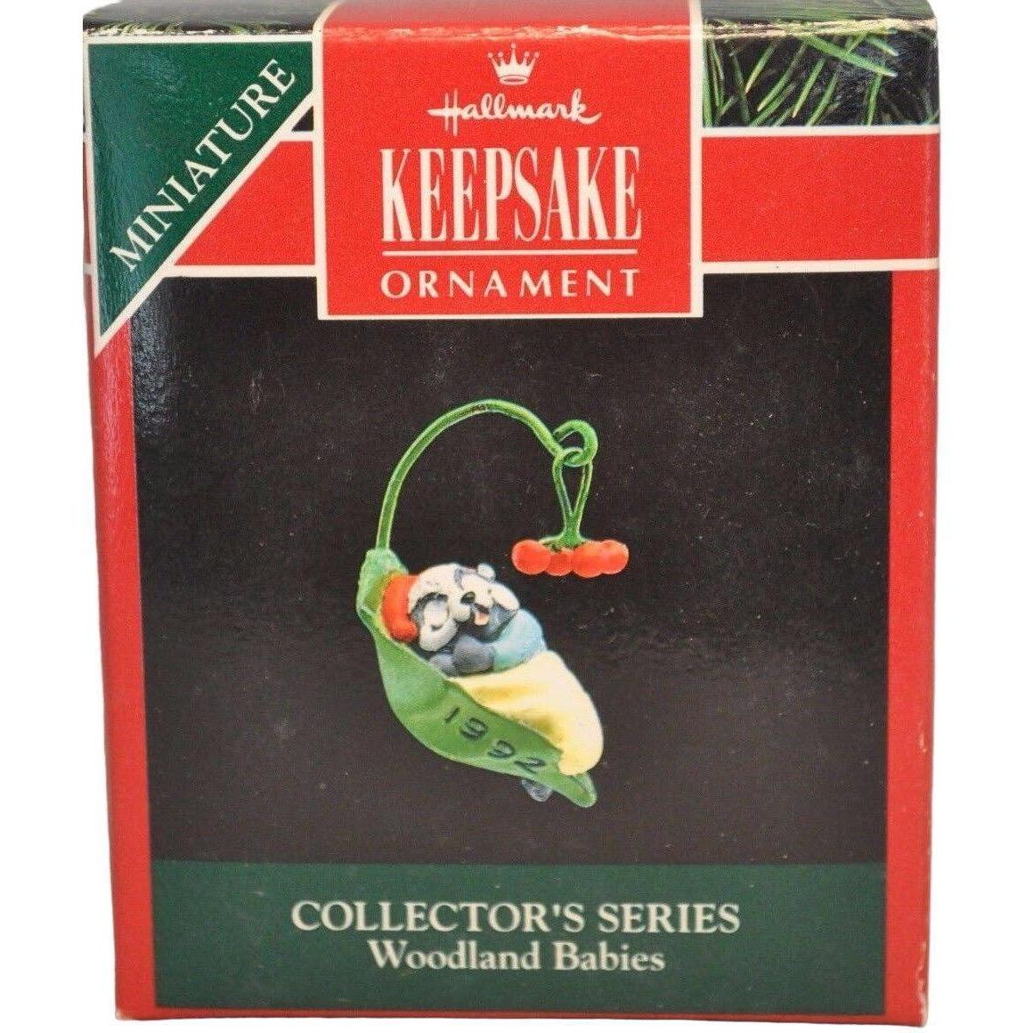 1992 Raccoon in Leaf Hallmark Ornament (Woodland Babies) qxm5444