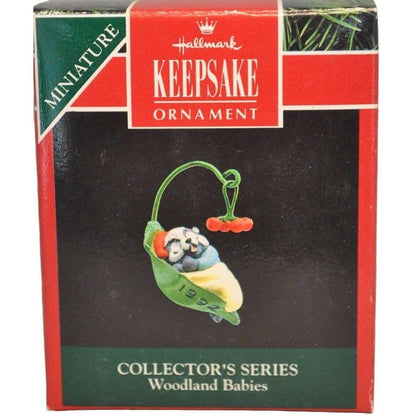 1992 Raccoon in Leaf Hallmark Ornament (Woodland Babies) qxm5444