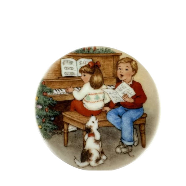 1992 Sweet Holiday Harmony Hallmark Ornament (Collector's Plate) QX4461