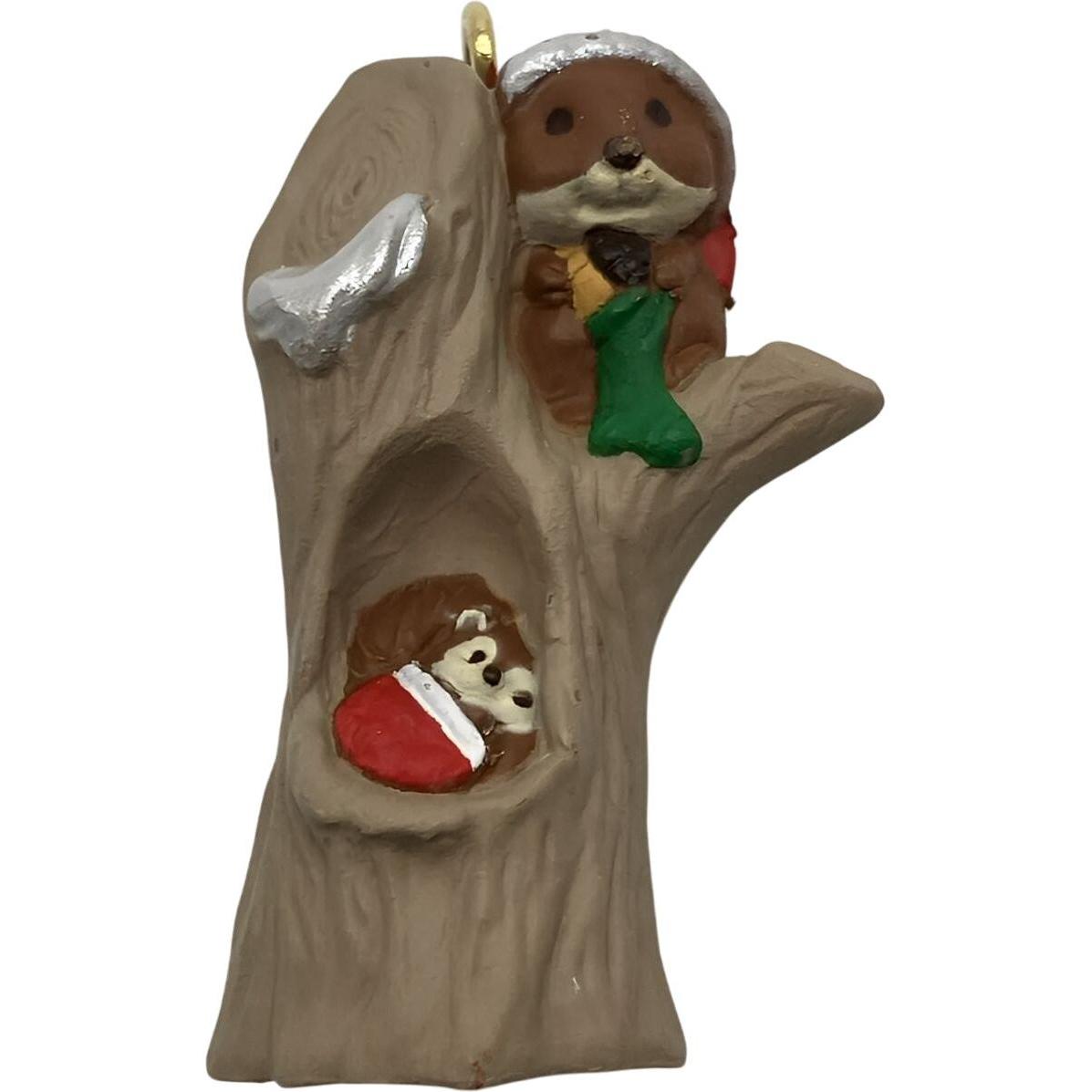 1992 Visions of Acorns Hallmark Ornament (Animal) QXM5851