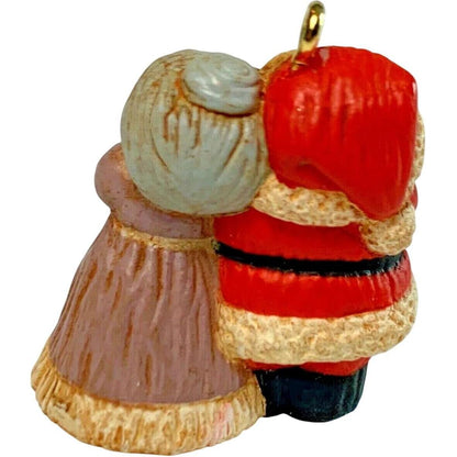 1993 Mr. & Mrs. Kringle Holding Wreath Hallmark Ornament (The Kringles) QXM5135