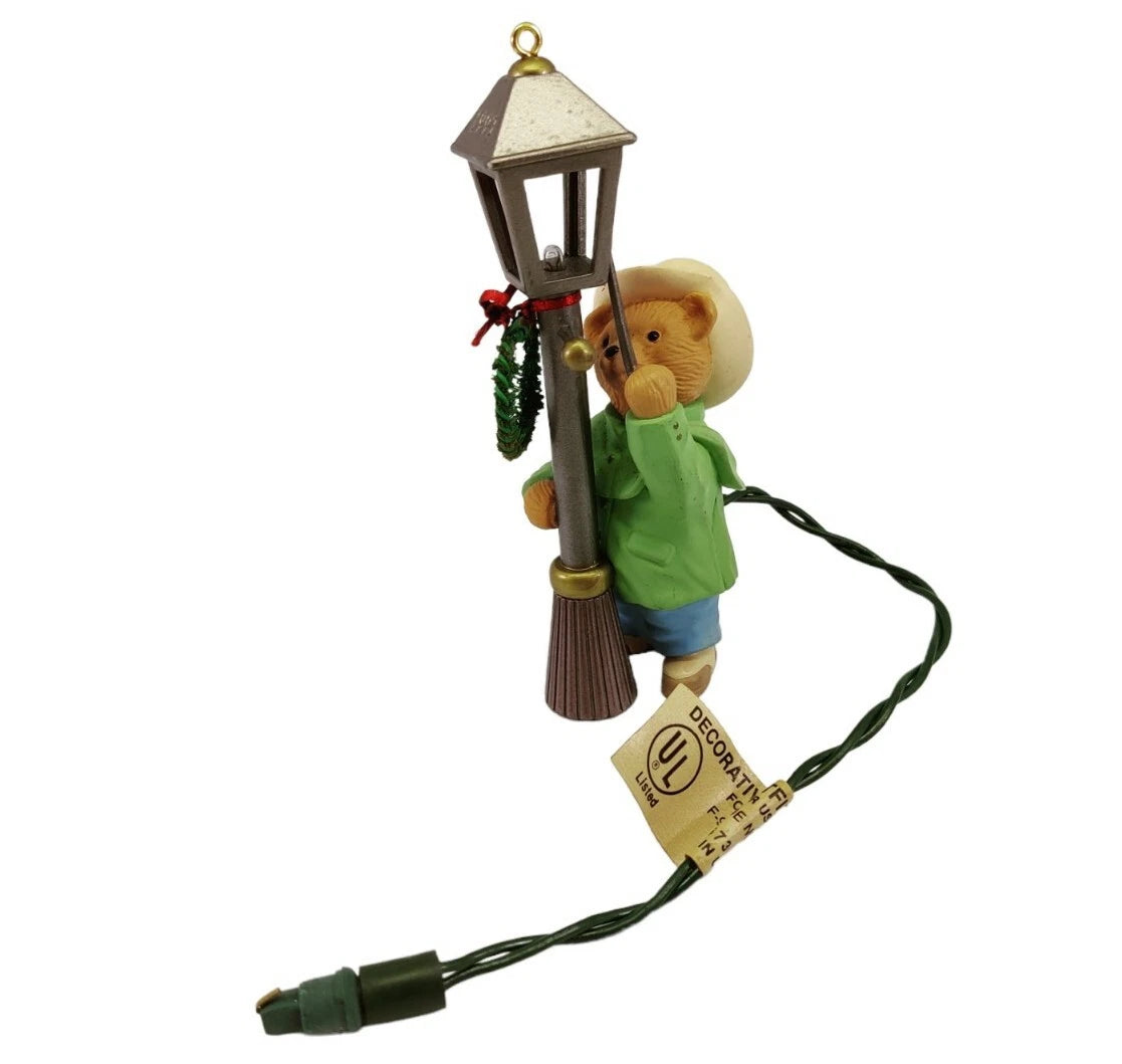 1993 The Lamplighter Hallmark Ornament (Teddy Bear) QLX7192