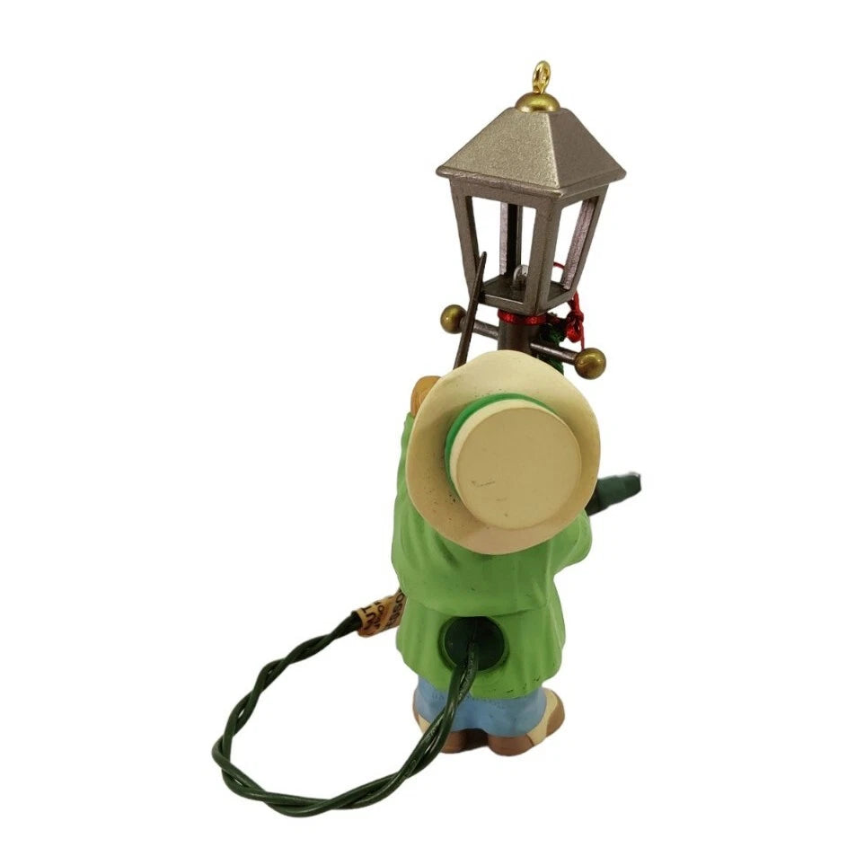 1993 The Lamplighter Hallmark Ornament (Teddy Bear) QLX7192