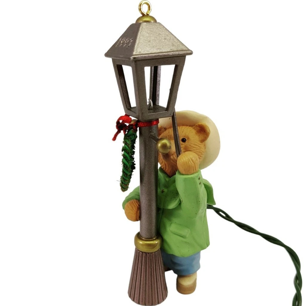 1993 The Lamplighter Hallmark Ornament (Teddy Bear) QLX7192